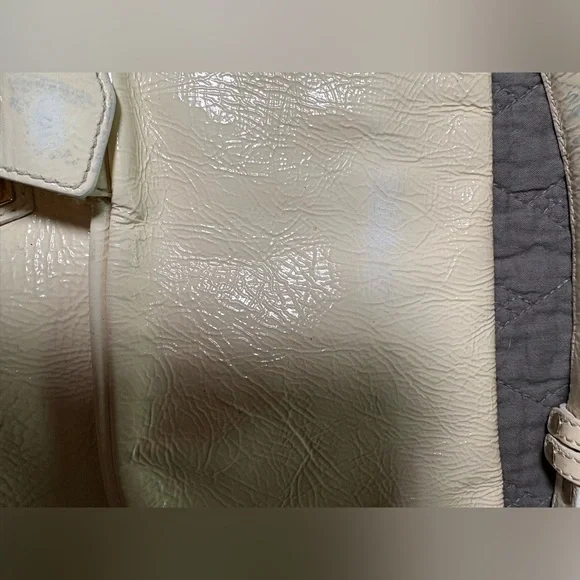 Authentic Fendi Patent Leather Cream Crossbody Bag with Adjustable Strap - Picture 3 of 12